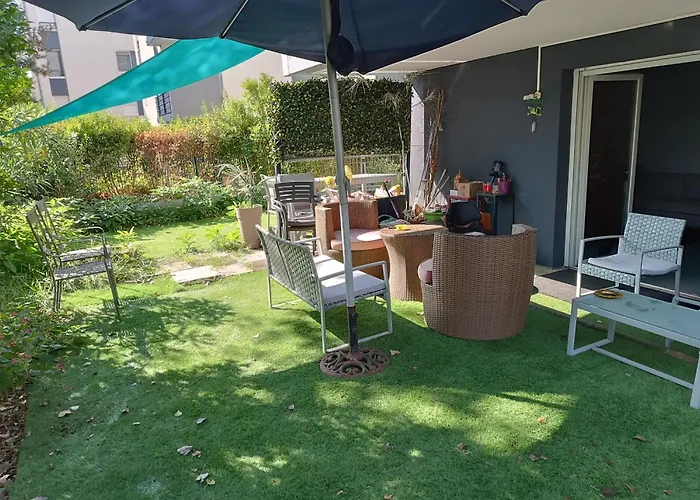 Appartement Entier Cozy Rdj Parking Gratuit, Proche Tramway, Stade Ol, Arena, Eurexpo, Aeroport Stexupery, Gare Tgv Lyon Partdieu