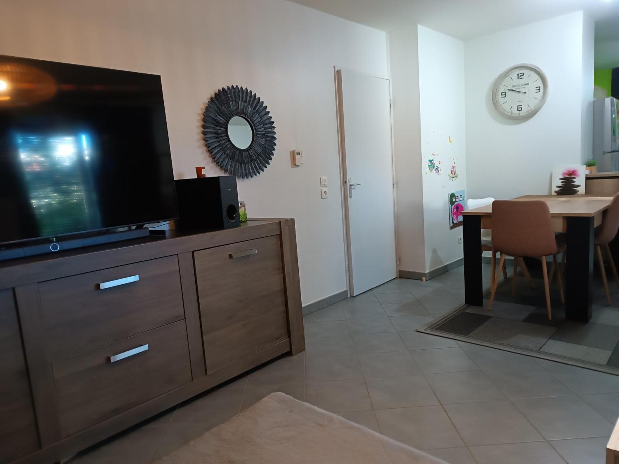 Entier Cozy Rdj Parking Gratuit, Proche Tramway, Stade Ol, Arena, Eurexpo, Aeroport Stexupery, Gare Tgv Lyon Partdieu
