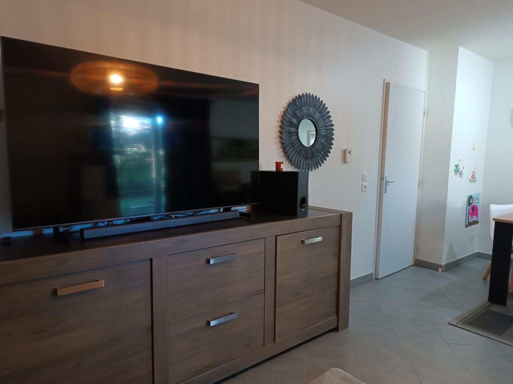 Entier Cozy Rdj Parking Gratuit, Proche Tramway, Stade Ol, Arena, Eurexpo, Aeroport Stexupery, Gare Tgv Lyon Partdieu Privatunterkunft
