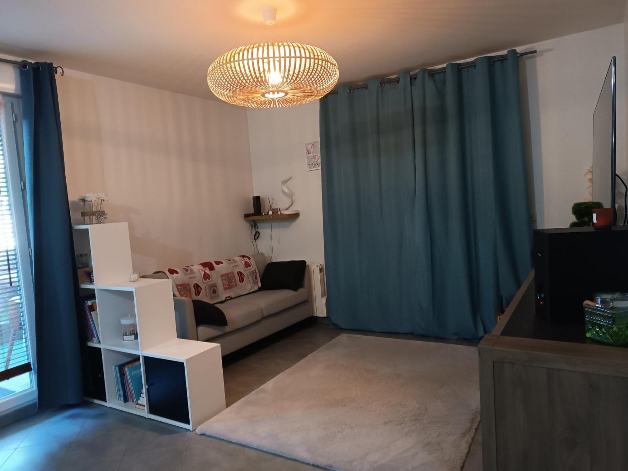 Entier Cozy Rdj Parking Gratuit, Proche Tramway, Stade Ol, Arena, Eurexpo, Aeroport Stexupery, Gare Tgv Lyon Partdieu Décines-Charpieu